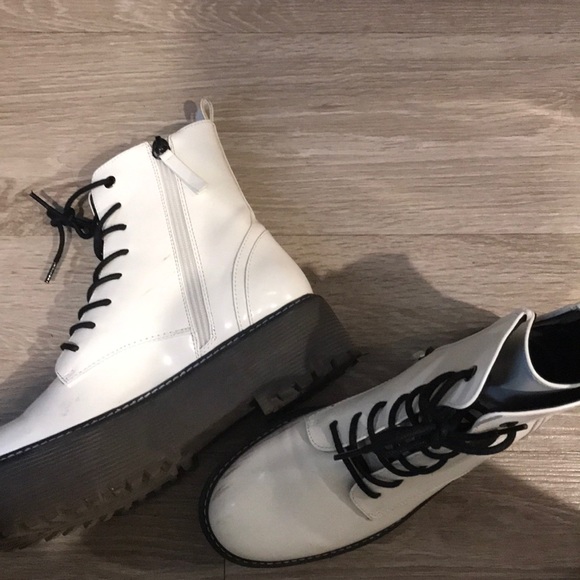 White platform shoes - Picture 3 of 3